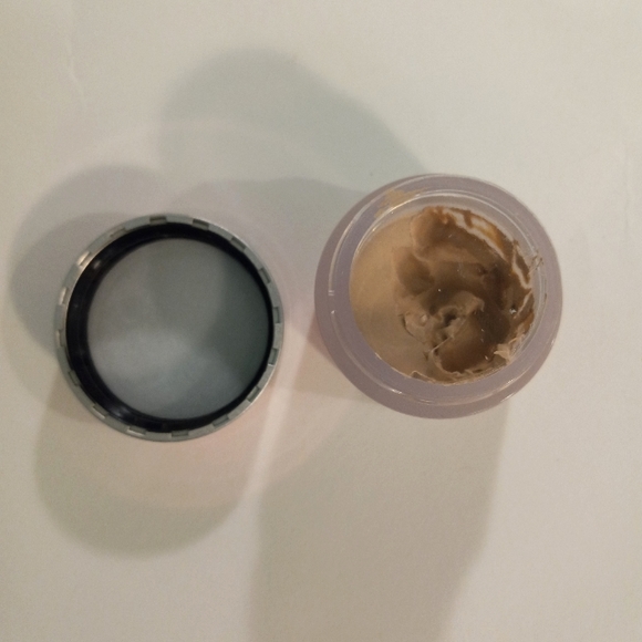 Makeup Revolution Conceal and Fix Ultimate Coverage Concealer in Light Beige. - Picture 3 of 8